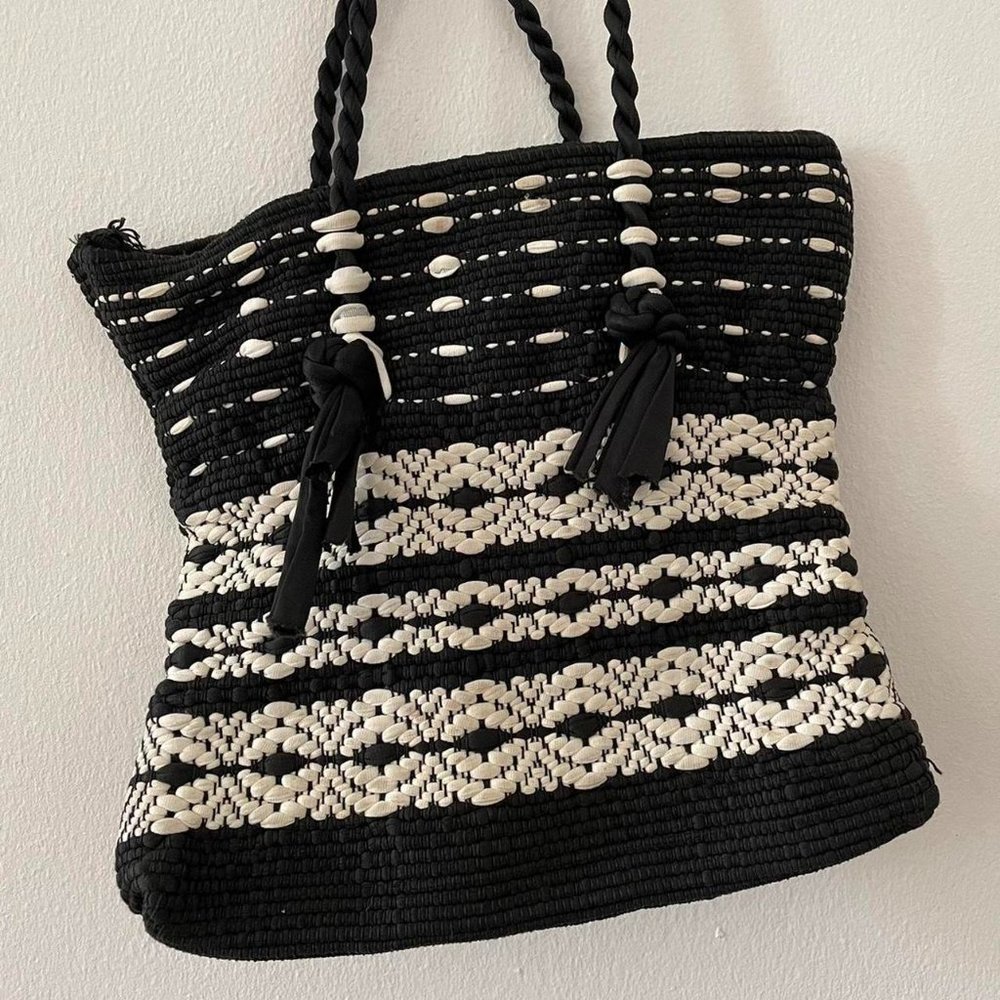 Black and white crochet shoulder bag. - Picture 2 of 5
